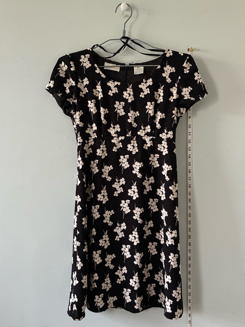 Liz Claiborne Petite Dresses Black Dress with Cream Floral Print Sz. 4 (Small)